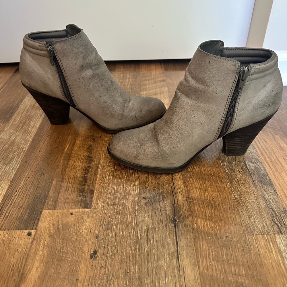Women’s MIA Gray Ankle Boots- Size 9